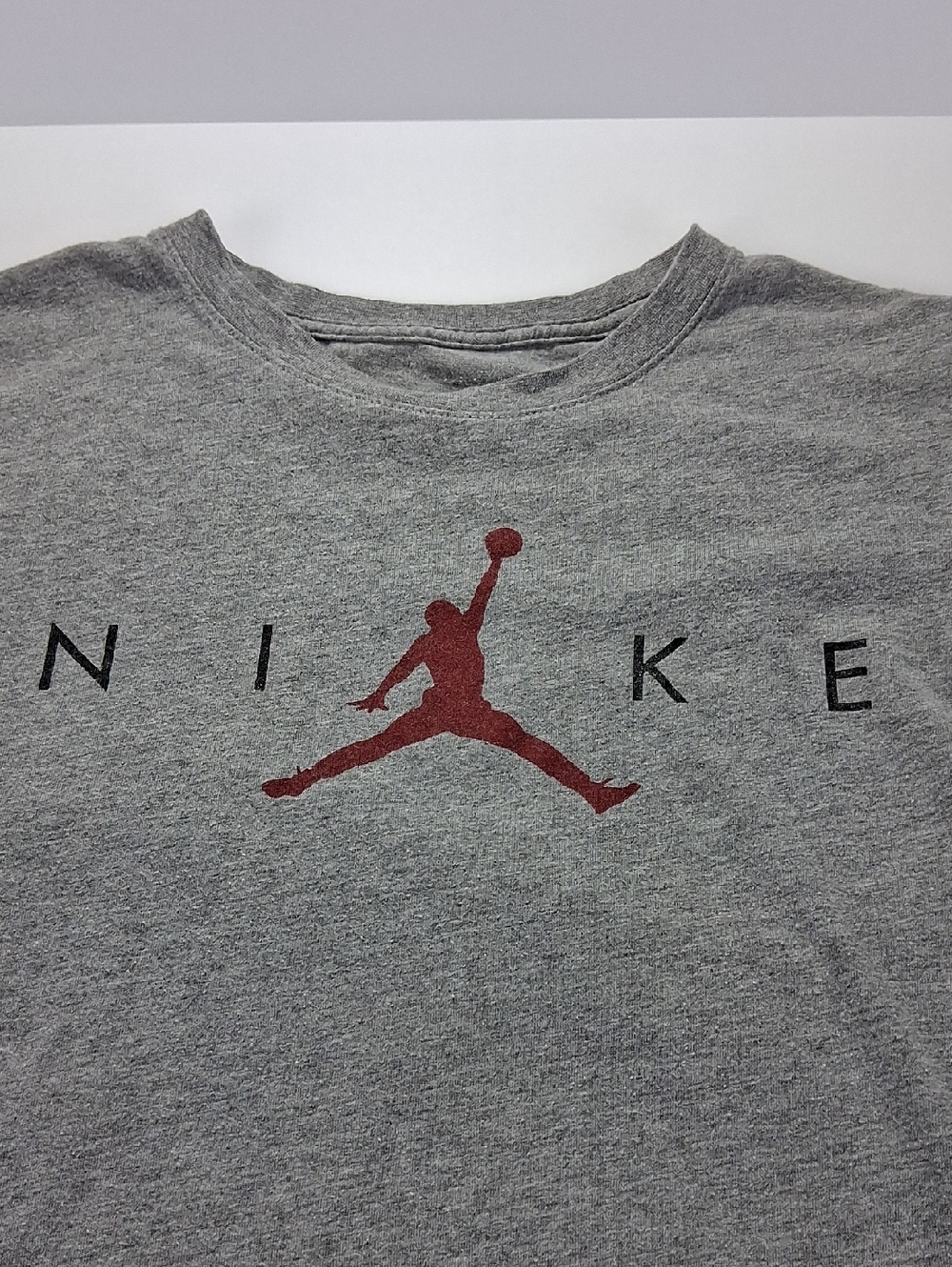 Boys Nike Tee Shirt Size Medium Heather Gray With Center Basketball Logo - Picture 3 of 4